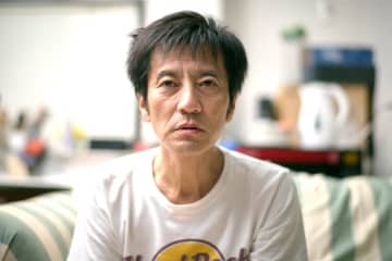 「僕を題材にこんなに素晴らしい物語を作るなんて」俳優・津田寛治、“自分自身を演じる”主演作『津田寛治に撮休はない』