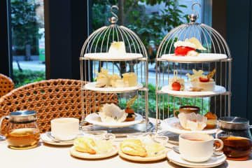 大阪・本町のホテルで大人かわいい幸運の「ホワイト」アフタヌーンティー