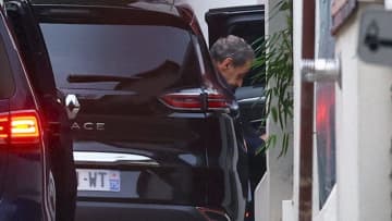 フランスの裁判所、サルコジ元大統領の仮釈放認める　司法監視下に