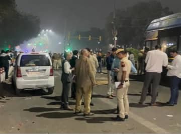 インド首都　世界遺産近くで車爆発　少なくとも8人死亡