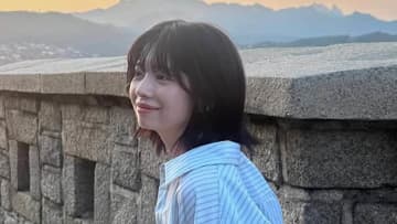 桜田ひより スタイル際立つミニ丈×美脚を披露！夕焼けバックの韓国オフショットに「スタイル良すぎ」「透明感えぐい」と反響