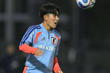 「悪い意味じゃないですよ」佐藤龍之介が語った“191㎝ストライカーの印象”【日本代表／記者団の笑いを誘ったエピソード】