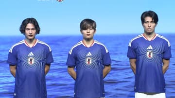久保建英「僕の描いたデザインの何倍もかっこいい」　サッカー日本代表の新ユニホームを着用　W杯へ「お互いの実力を極限まで上げて」
