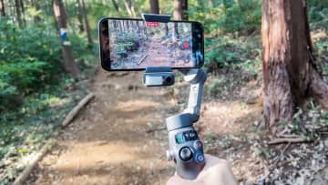 デジカメ動画Watch：DJI Osmo Mobile 8 360°を見渡す動画が撮影可能に　多機能モジュールでペットの追従も