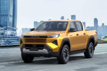 トヨタが新型ハイラックスを世界初披露。2026年から順次発売予定、BEVやFCEVの設定も