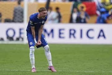 「金の亡者か？」 パクリ疑惑に批判殺到… イングランド代表MFパーマーの“ある行動”が物議「これはブチギレやろ」