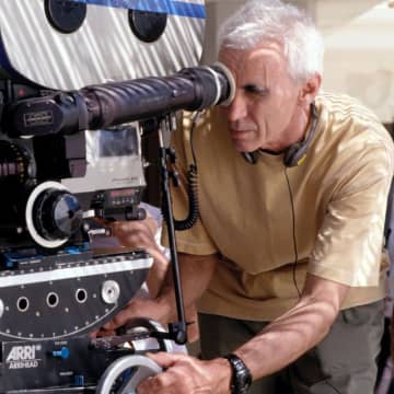 『007／ダイ・アナザー・デイ』リー・タマホリ監督が死去、享年75歳