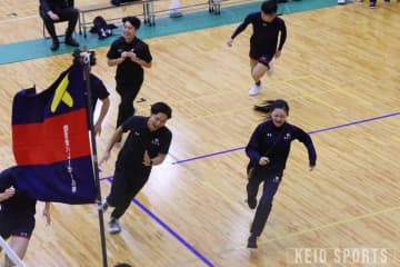 【バレーボール】大東文化に敗れ慶應の“秋”が閉幕　入替戦届かずも健闘称える円陣／ 秋季関東大学男子２部バレーボールリーグ戦第11日 vs大東文化大