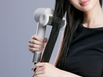 サロニアのドライヤー、ブローからスタイリングまで1台で