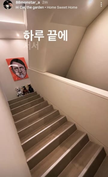 所属アイドルの性売買騒動に関与の疑いも…事務所代表退いた韓国歌手、今度は自宅に“ヒトラー肖像画”掲げ物議【画像】