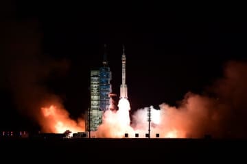 中国が有人宇宙船「神舟21号」打ち上げ　3時間半後に中国宇宙ステーションへ到着