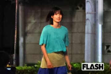 橋本愛、ロケ合間に見せた“ラジオ体操”アクション…大河ドラマで「主人公の妻」の常連、評価される役作りへの本気度