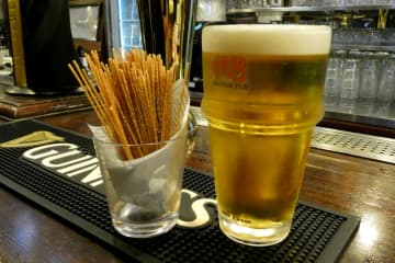 HUB、11月11日は「カリカリパスタの日」～一番搾りとセットで1111円で提供