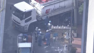 タンクローリーから大量のガソリン流出…支柱に接触し破損　周辺住民に注意呼びかけ　大阪市中央区