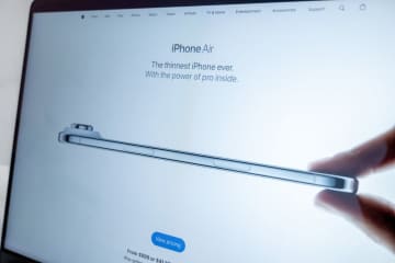 iPhone Airが売れなさすぎて後継機は発売延期か