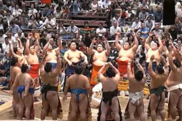 元横綱・花田氏、鋭すぎる“アクション解説”であわや放送事故のハプニングに視聴者仰天「取れちゃうwww」「ギリセーフ！」