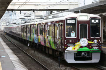 阪急、2025年も11月11日11時11分に「1111」列車が出発！【ポッキーの日】