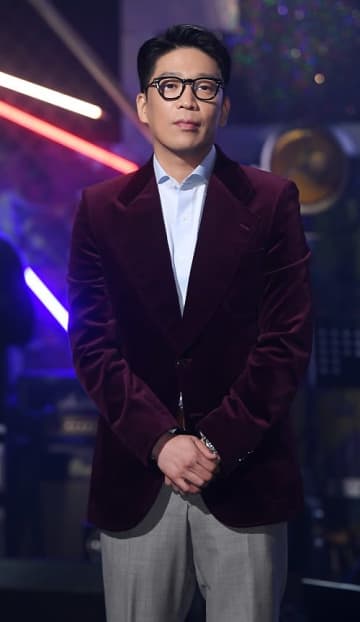 あの“悪名高い独裁者”の肖像画を自宅に飾り…批判を集めている韓国歌手、「芸術も理解できない」と逆に反発