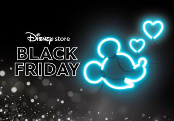 ディズニーストア、最大40％オフの「ブラックフライデーセール」決定！　黒のフードがクールな限定ぬいぐるみも発売