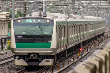 「JR山手線の通勤定期代」が来年3月に“20％以上”の値上げ予定！ 会社から「社会保険料が増えるかも」と言われ、給料は変わらないのに“実質減収”になる可能性も！？