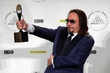 ＫＩＳＳの創設メンバー、故エース・フレーリーさんの死因は「転倒による鈍的外傷による頭部外傷」と判明