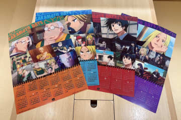 くら寿司×「SAKAMOTO DAYS」コラボグッズ第2弾「クリアポスターカレンダー」を撮り下ろしブラックフライデーにちなんだスイーツも登場