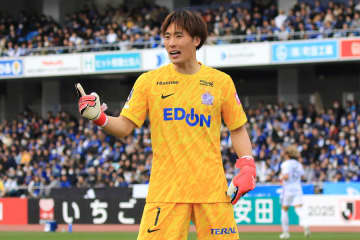 日本代表GK大迫敬介が入籍と第一子誕生を報告　クラブが発表「パワフルキーパーとして頑張ります！」