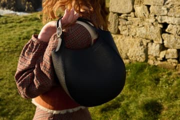 ロンシャンのバッグ、“丸みフォルム”の柔らかレザーホーボー＆トグル付きトート