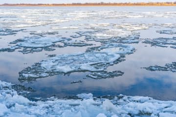 流氷期の中国・黒竜江に雄大な景観