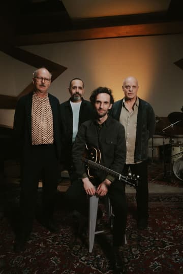 ジュリアン・ラージ、ジョン・メデスキらとの新カルテットによる2年ぶり新作リリース決定