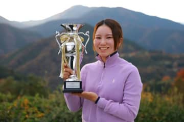 24歳・島袋ひのがツアーレコード更新の「63」で初優勝　最終プロテスト合格の佐田山鈴樺2位　【マイナビネクストヒロインツアー】