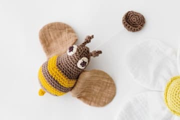 出産祝いにピッタリ！ オーガニックコットン100％の「カギ編みトイ」【こどモノ10月号】
