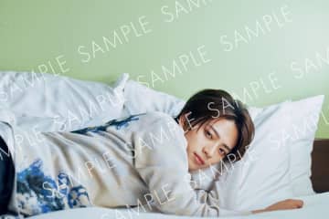 俳優・岩瀬洋志の素顔満載　2026年卓上カレンダー発売へ