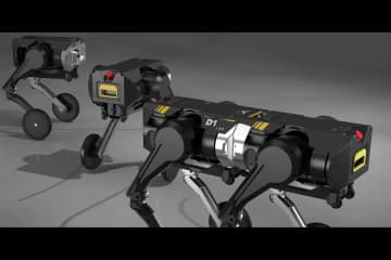 2本足ロボ2体が“合体”、4本足ロボになる「D1」発表