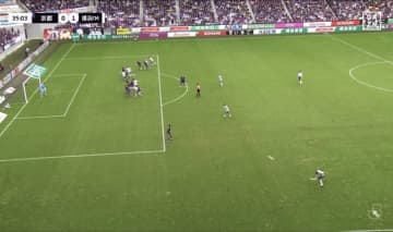 「誰も止められない…」横浜FMを救った“悪魔の左足”に騒然！「カーブの軌道えぐすぎ」助っ人MFが神クロスで完璧アシスト