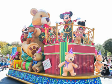 【レビュー】10年ぶりの新パレード！　ディズニーランドのクリスマス、2025年の注目ポイントは？