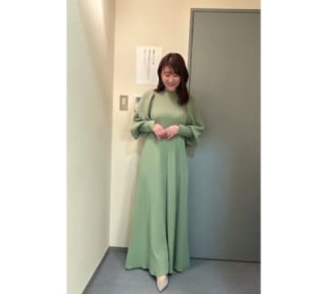 安めぐみ、淡いグリーンのニットワンピ姿に反響