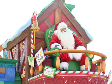 【感想】ディズニーランドの新クリスマスパレード　フロートに書かれた文字を読んでみると…