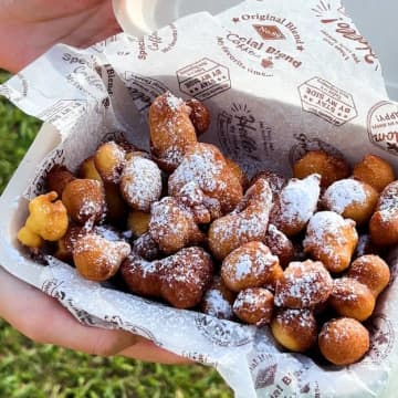 【子どもも大人も秒でハマる！】「揚げたてふわふわ♡」ホットケーキミックスで作る♡BBQドーナツ