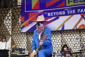 清春、harevutai 6周年記念イベントで「忘却の空」披露。ビックカメラ特別コラボトーク映像も期間限定公開