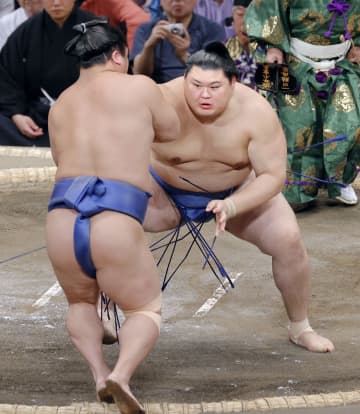 大の里3連勝、豊昇龍は2勝目　琴桜2敗、安青錦は3連勝