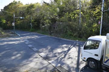 車衝突で10代2人意識不明　宮城の交差点、計5人搬送
