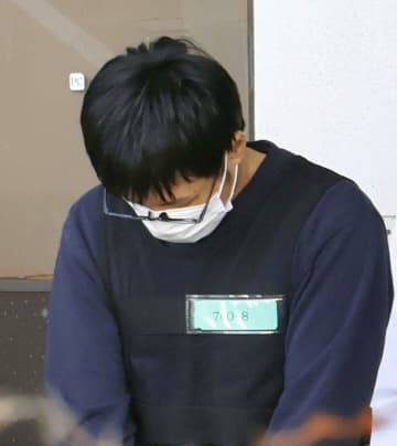 少女ら盗撮の罪で中学教諭追起訴　教員グループ発覚後に犯行か