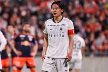 ボランチで2桁達成「こんなことあるのか」　驚愕の8/10…“ゴラッソ”連発に「何本決めるんだ」