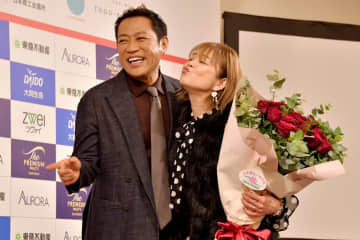 はなわ　朝３時に帰って妻へキス「寝てる時くらいしかできないですからね」