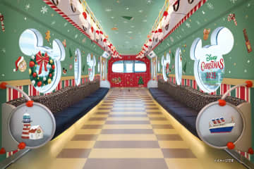 【舞浜リゾートライン】ディズニーリゾートラインにクリスマスの装飾が車内に施された「ディズニー・クリスマス・ライナー」が運行中