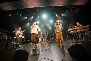 【ライブレポート】パスピエ、対バンライブ開催。七尾旅人とのコラボパフォーマンス披露も
