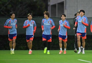 「ナイストラップ」久保建英が19歳MFに声掛け、ムードメーカー長友不在のチームで“声”でも存在感【日本代表】