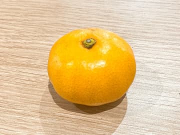 指も汚さず10秒で完了！？　和歌山みかん農家流の皮むき術が？