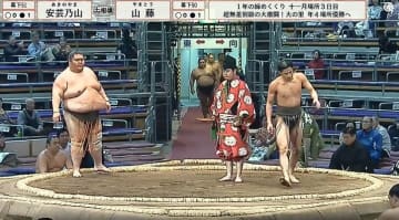 「力士がガリガリやん」「俺より軽いw」イケメン“細マッチョ”人気力士、“体重3倍”差対決 にファン驚愕